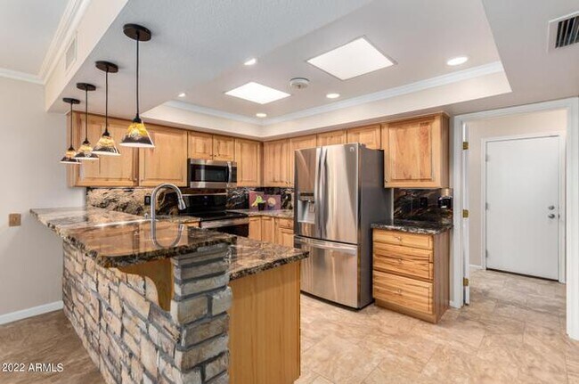 Building Photo - Your Oasis Awaits!