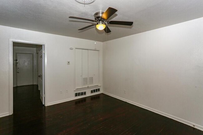 Building Photo - 507 Adams Ave