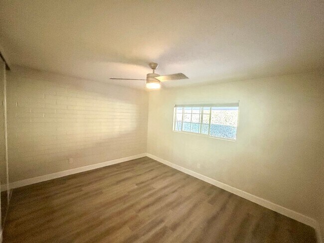 Building Photo - 2 bed 1 bath Apt in North Park Area