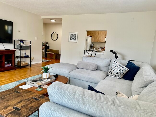 Building Photo - 85 Sutherland Rd