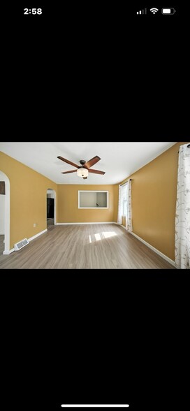 Living room - 91 School Park