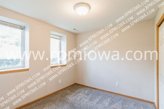 Building Photo - 141 Christie Ln