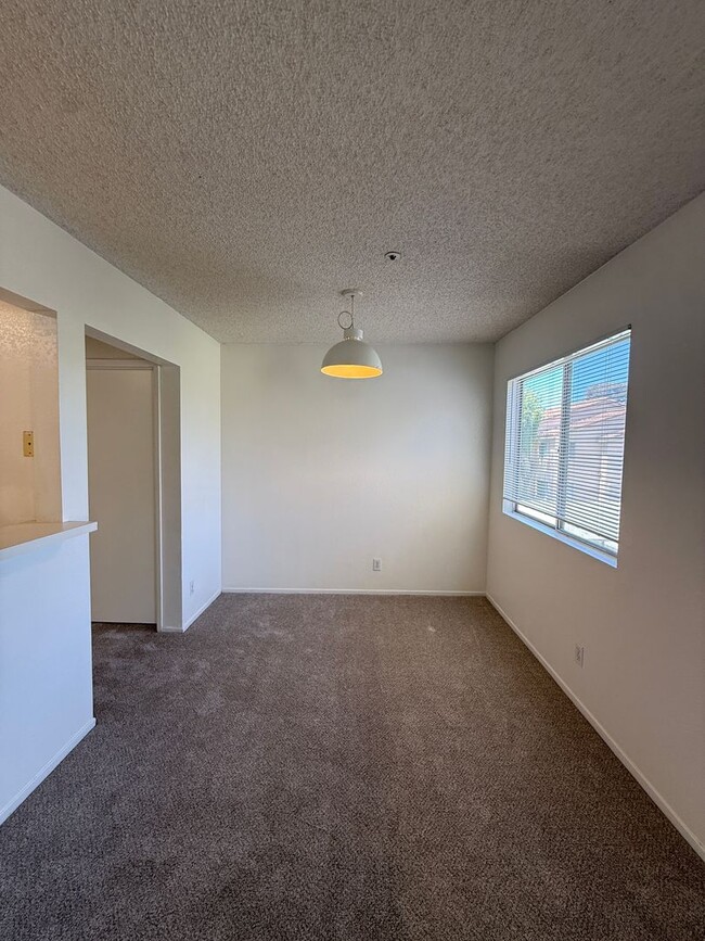 Building Photo - Centrally Located Las Palmas Upstairs Cond...