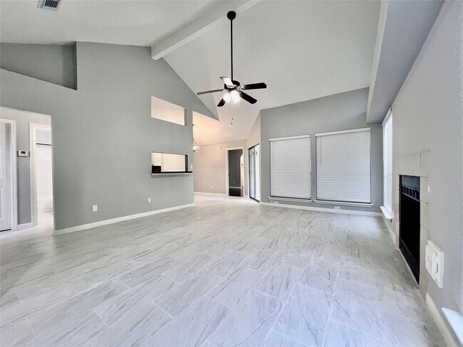 Building Photo - 15543 Scenic Haven Dr