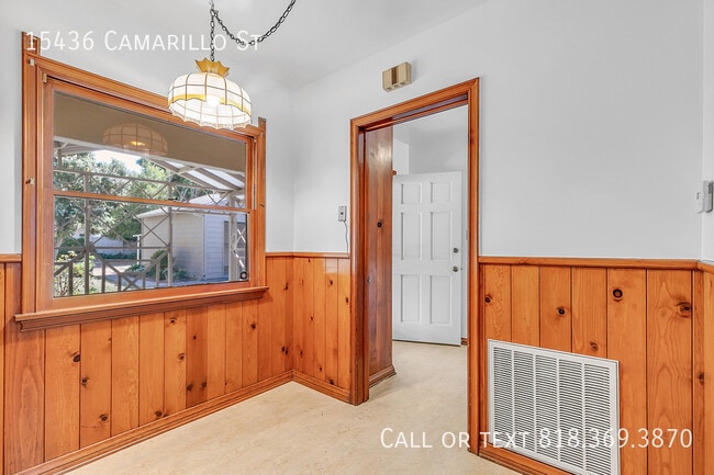 Building Photo - 15436 Camarillo St