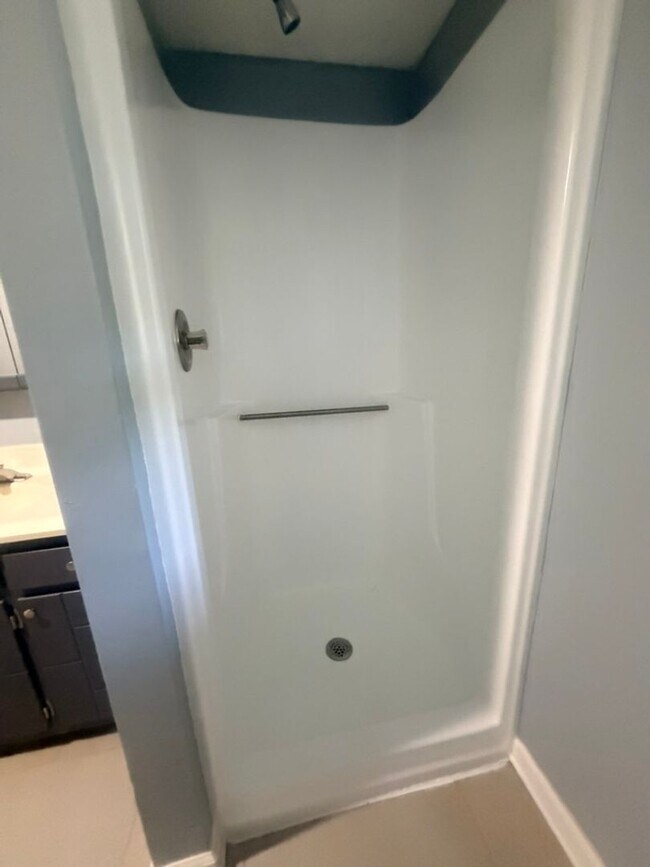 Building Photo - Spacious Maryville City Rental with Finished Basement & Lawn Care Included!