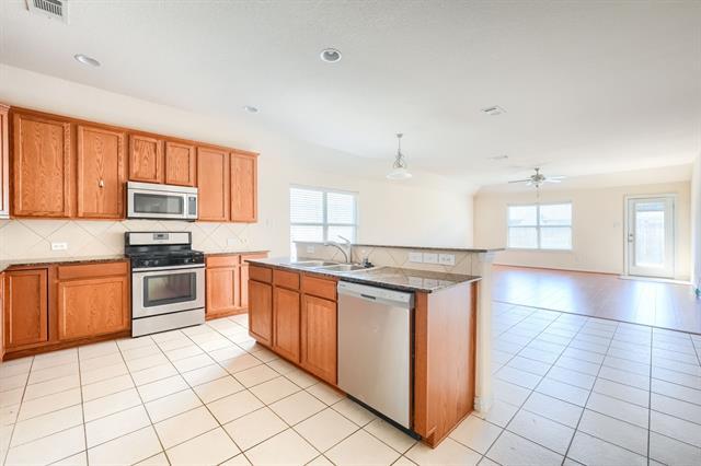 Building Photo - 2104 Jasmine Valley Drive