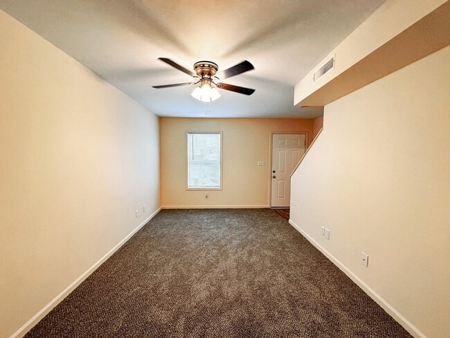 Building Photo - 108 Coyote Ct