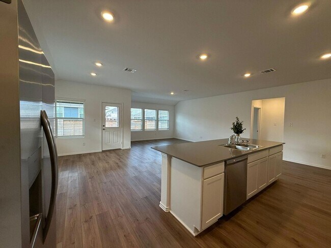 Building Photo - 290 Gresham