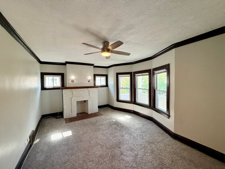 Building Photo - 2163 Chesterland Ave