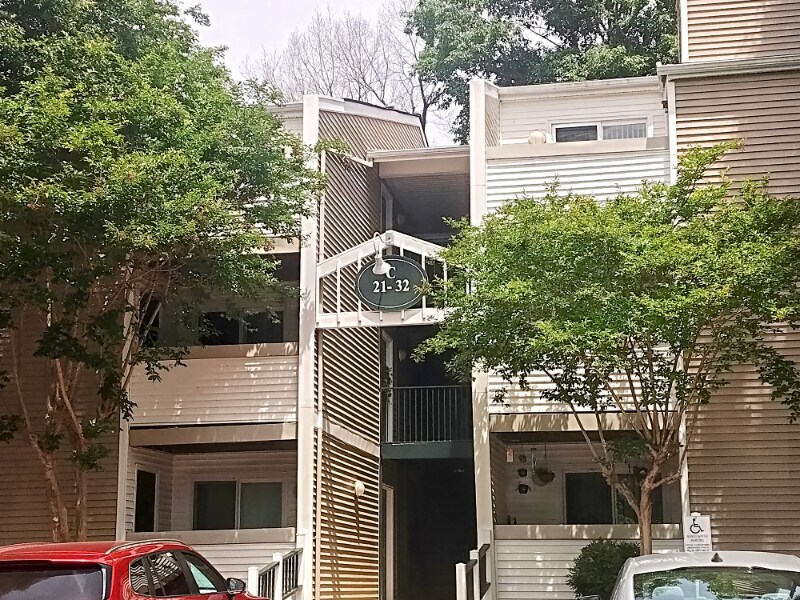 Building Photo - 600 Reusens Rd