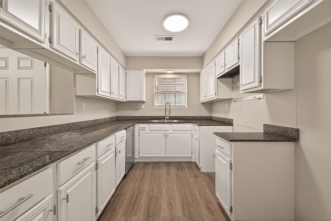 Building Photo - 12239 W Village Dr