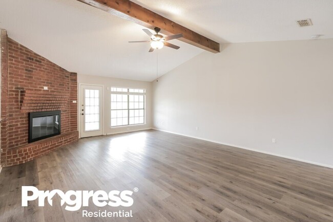Building Photo - 7618 Creek Wood Dr