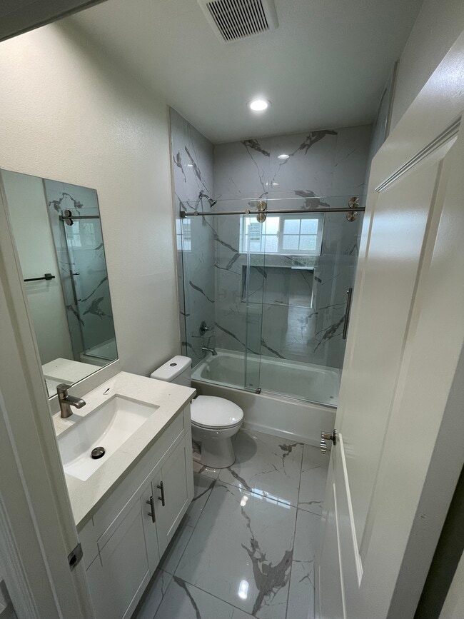 Building Photo - 25432 Park Ave