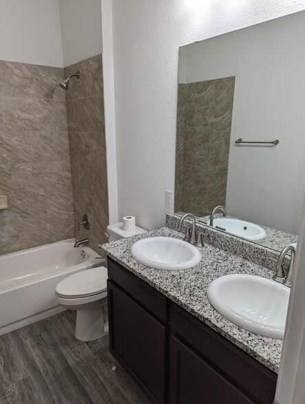Building Photo - 802 Hallie Cv