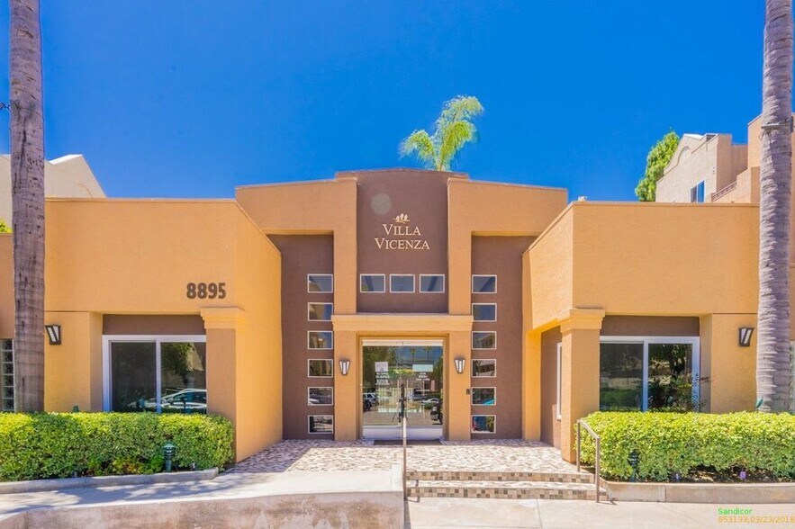 Building Photo - 8889 Caminito Plz