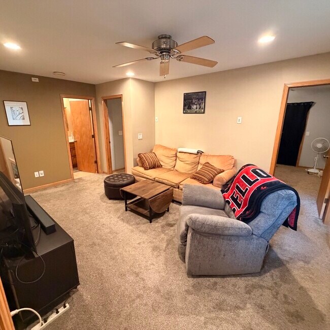 Building Photo - 9205 Orchard Cir