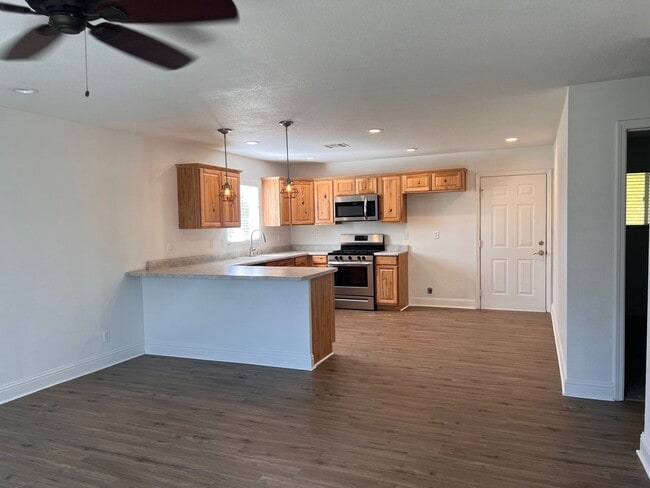 Building Photo - 3 Bedroom Home With Large Backyard on West Side