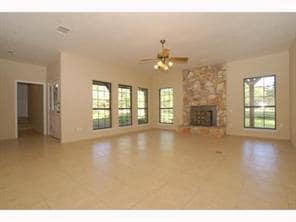 Building Photo - 211 Thomas Oaks Dr