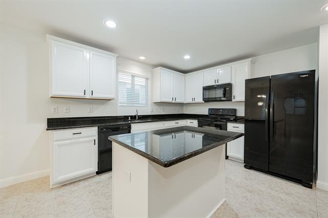 Building Photo - 122 Feverbush Dr