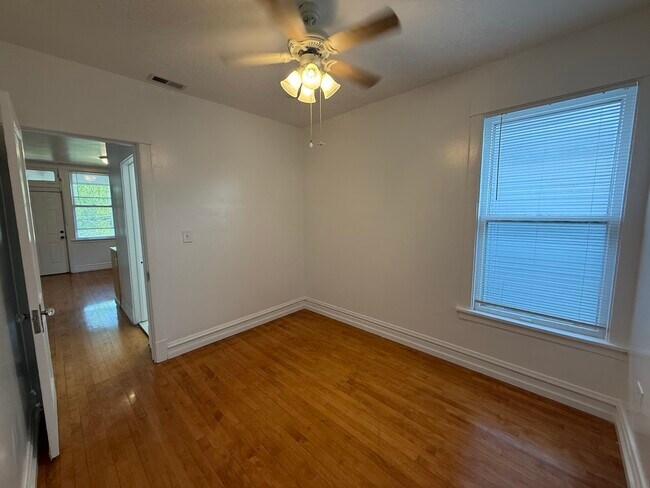 Building Photo - 4129 W School St