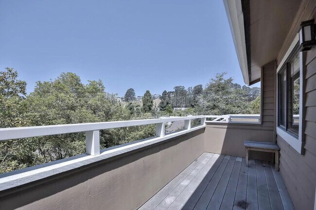 Building Photo - 41 Grandview St