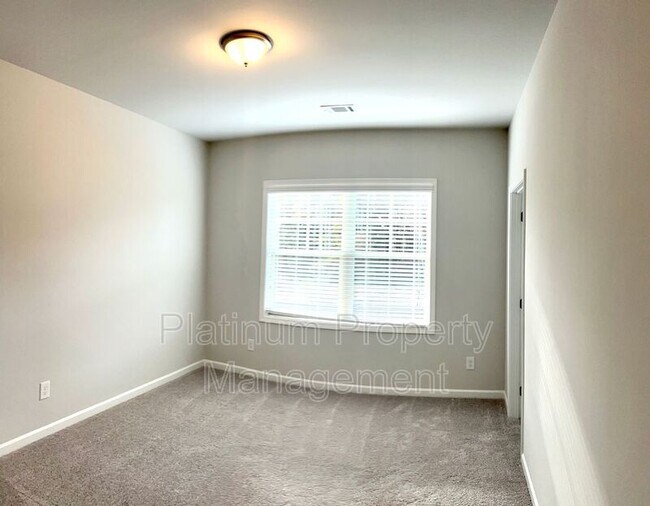 Building Photo - 4579 Silver Oak Dr