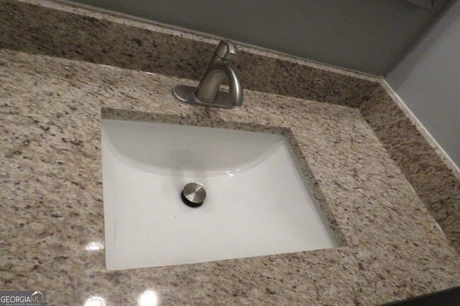 Building Photo - 1105 Hampton Rd