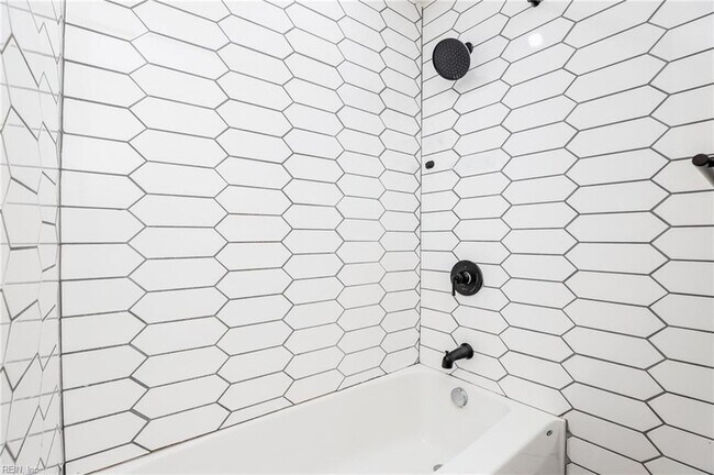 Building Photo - 1914 King St