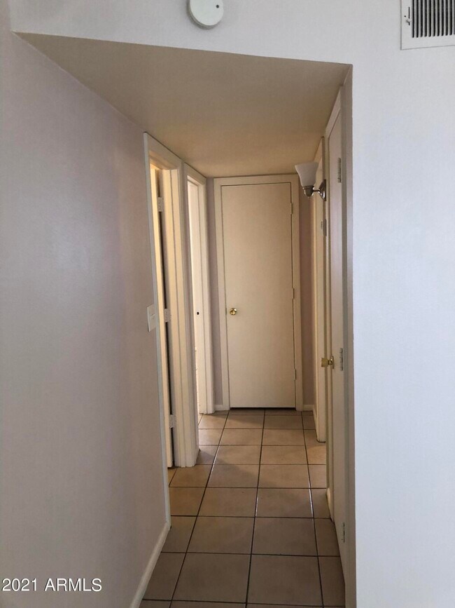 Building Photo - 1138 W Dragoon Cir