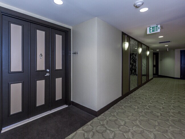 Building Photo - 3610 Gardens Pkwy