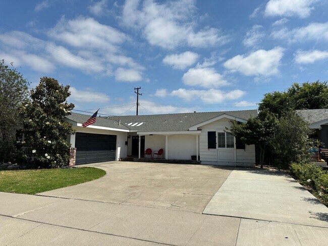 Building Photo - 2748 E Dorothy Pl