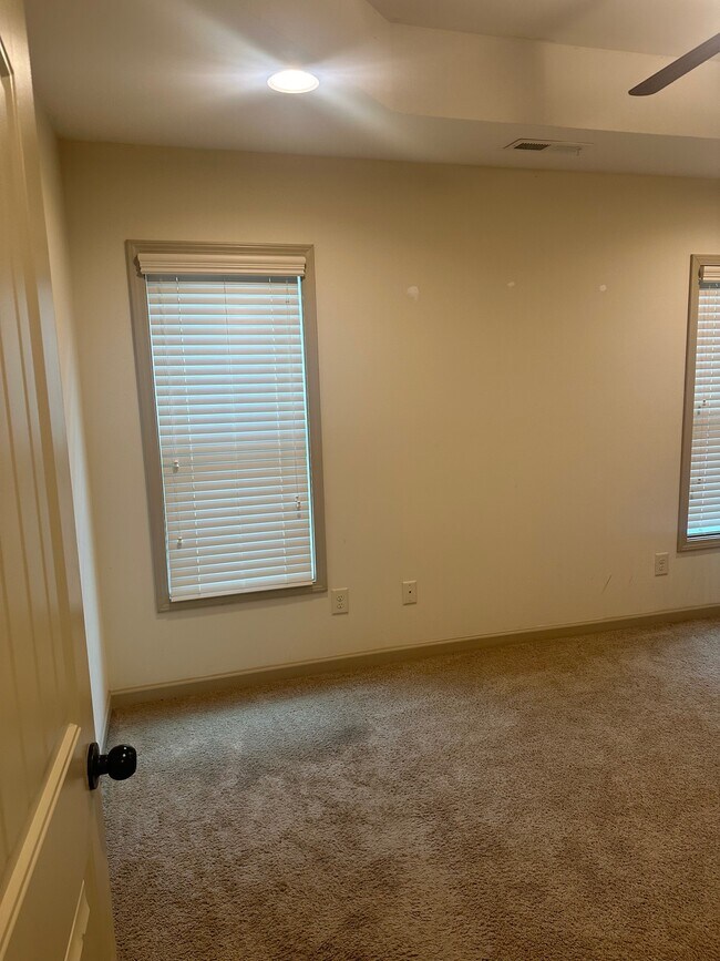 Building Photo - 152 McDowell Pkwy