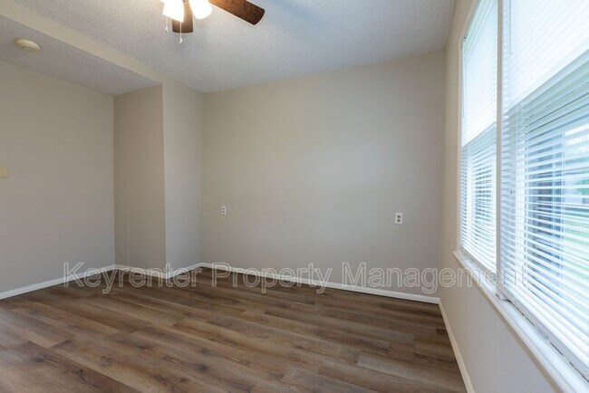 Building Photo - 526 S 39th W Ave
