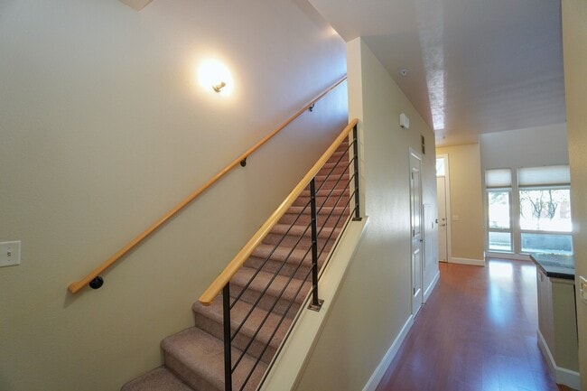 Building Photo - 412 S 13th St