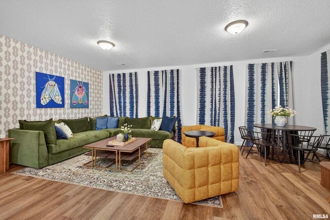 Building Photo - 4833 Lauren Ln