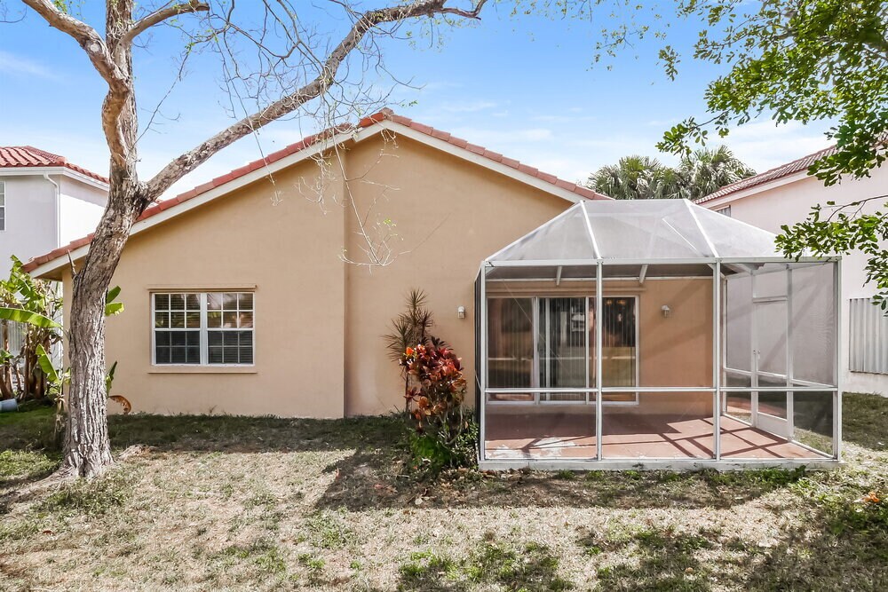 Building Photo - 3049 NW 72nd Ave