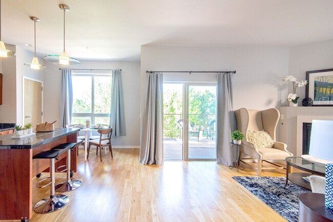 Building Photo - 2B/2B Luxury Louisville Condo with Mountai...