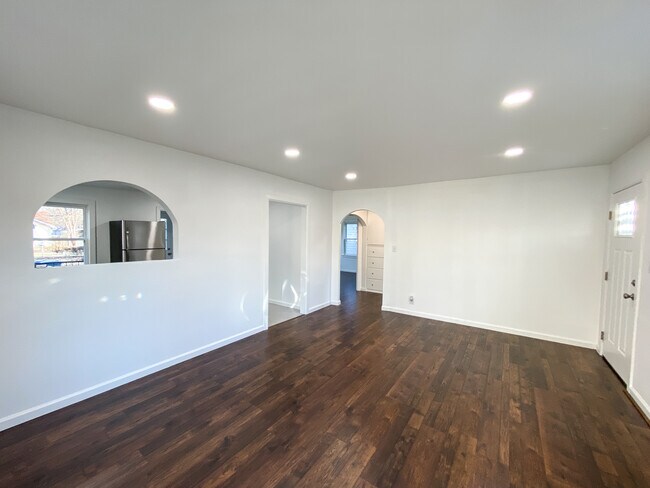 Building Photo - 3509 E 4th St