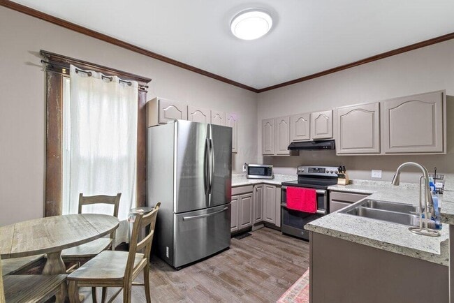 Building Photo - 2027 N 4th St