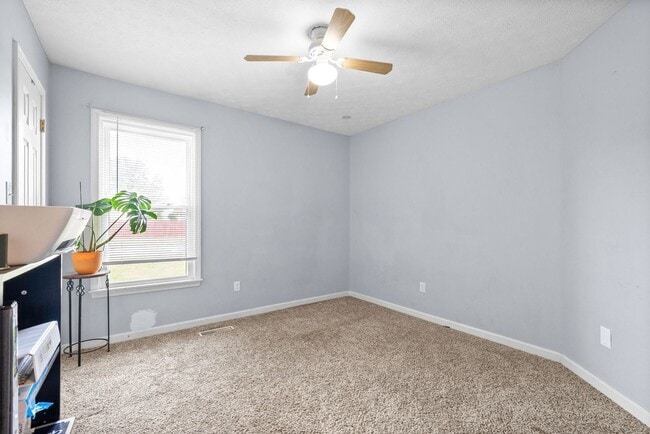 Building Photo - Move-In Ready - Pet Friendly!