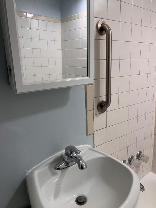 Building Photo - 1200 W 10th St