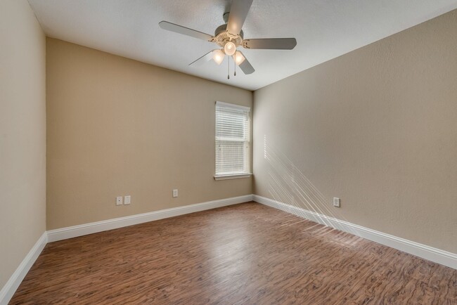 Building Photo - $2150 Fort Worth - Four Bedroom Split Floo...