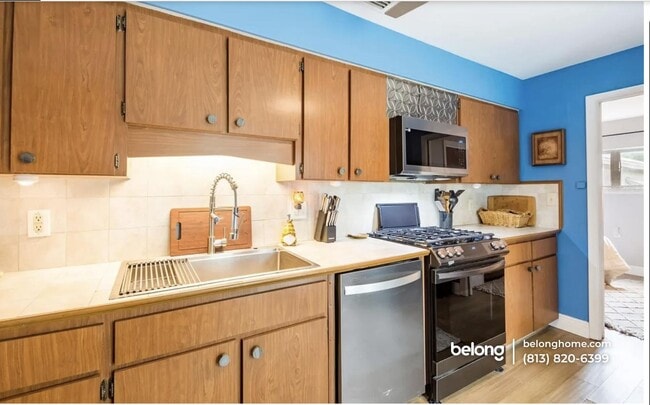 Building Photo - 4111 Haines Rd N