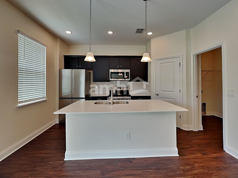 Building Photo - 6111 Little Blf Cir