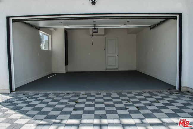 Building Photo - 5015 1/2 Marathon St