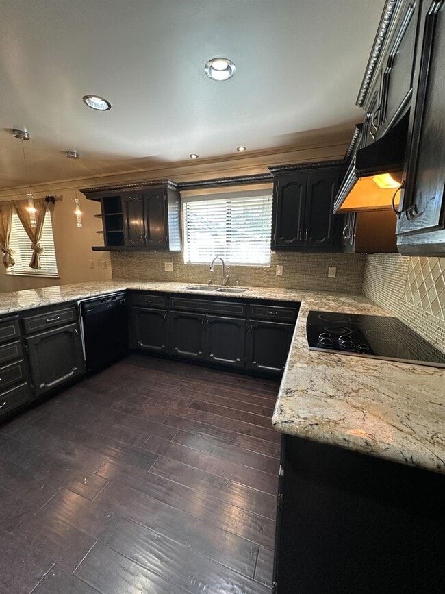 Building Photo - 3644 W Beechwood Ave