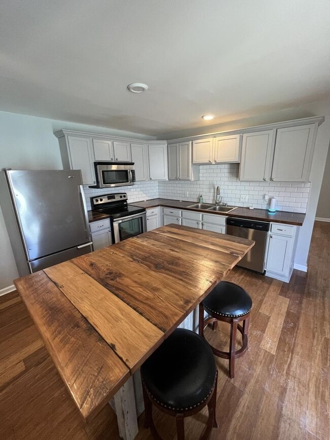 Building Photo - 624 N Upper St