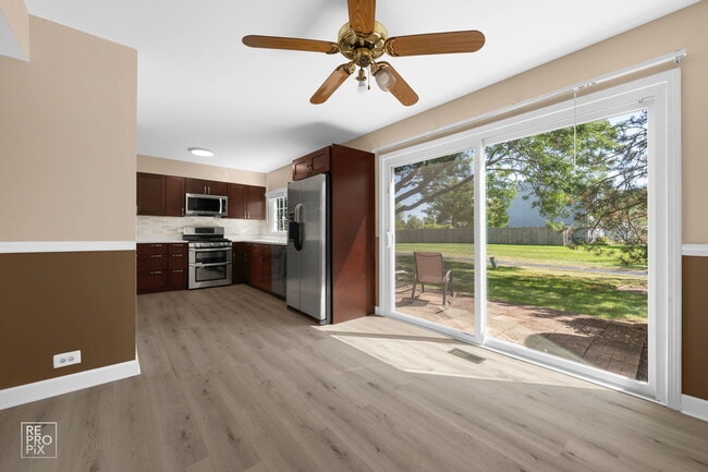 Building Photo - 1705 College Green Dr