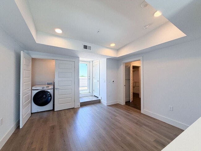 Building Photo - Stylish East Austin Condo with Modern Finishes, Open Living, and Luxury Primary Retreat